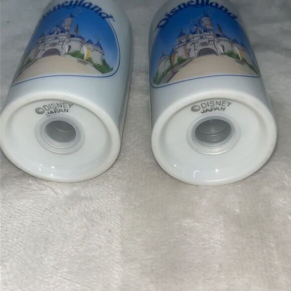 Vintage Disneyland Porcelain Salt & Pepper Shakers Cinderella's Castle Japan NIB - Picture 4 of 4